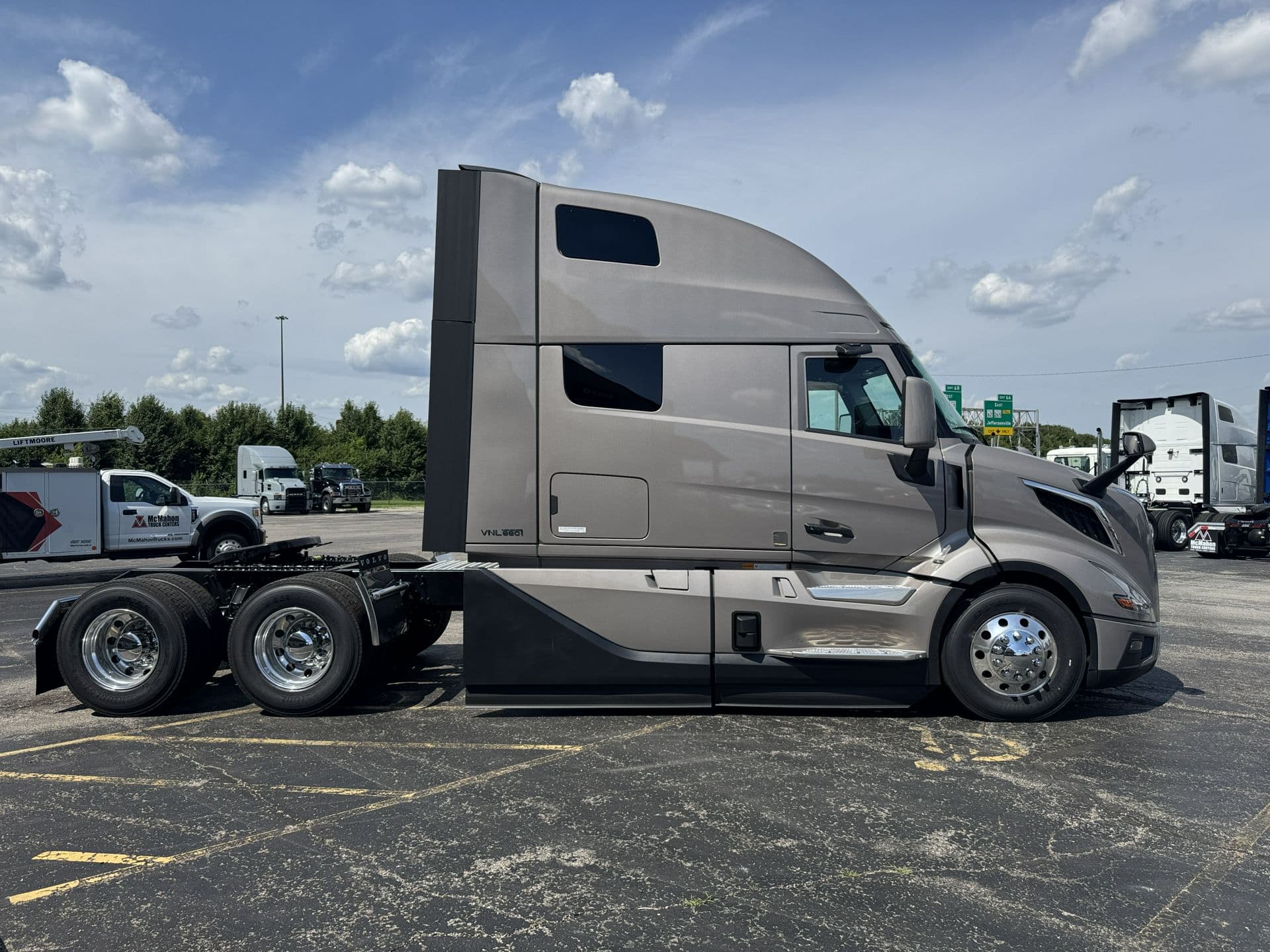 2026 Volvo VNL 860 — photo 4
