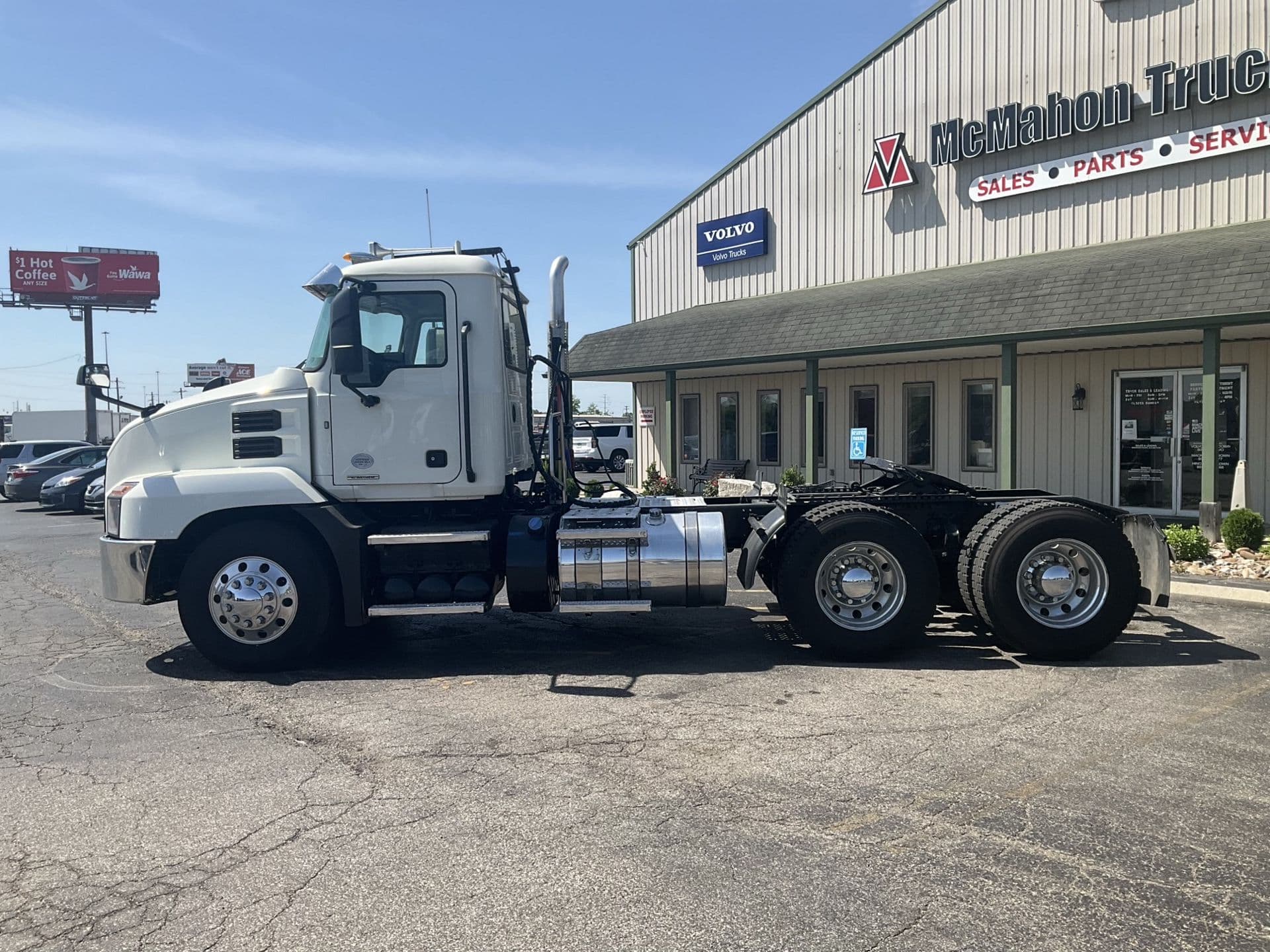 2019 Mack Anthem — photo 8