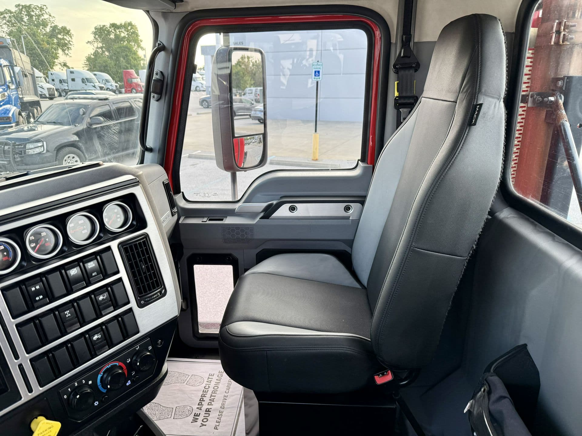 2020 Mack Anthem — photo 18