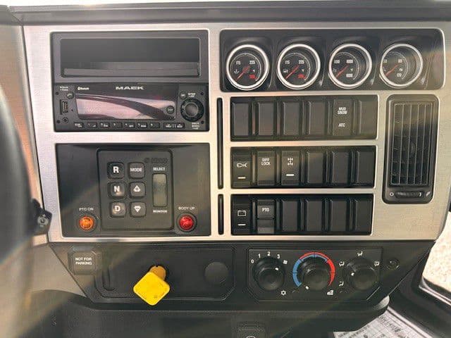 2023 Mack Granite — photo 13