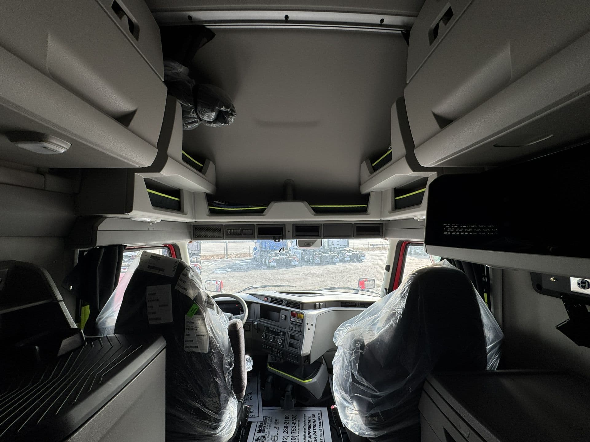 2027 Volvo VNL 860 — photo 12