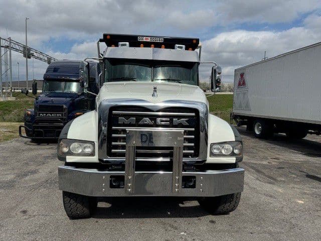 2020 Mack Granite — photo 2