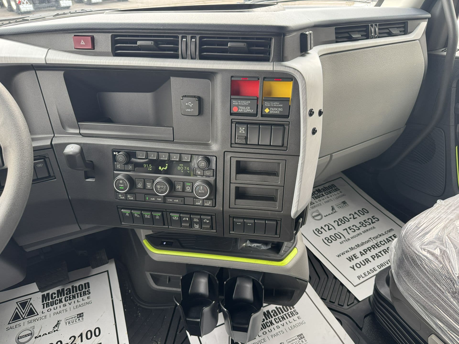 2027 Volvo VNL 860 — photo 9