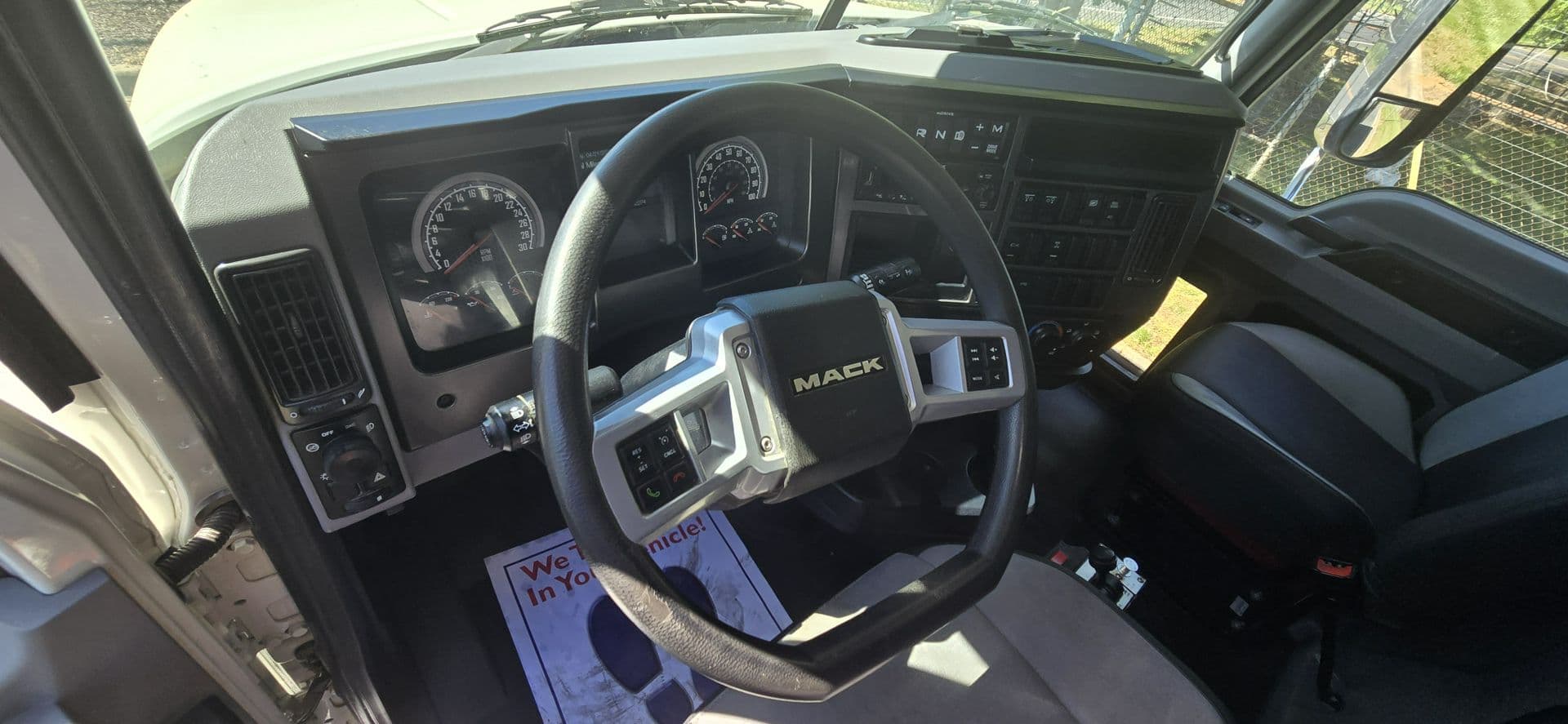 2024 Mack Granite — photo 27