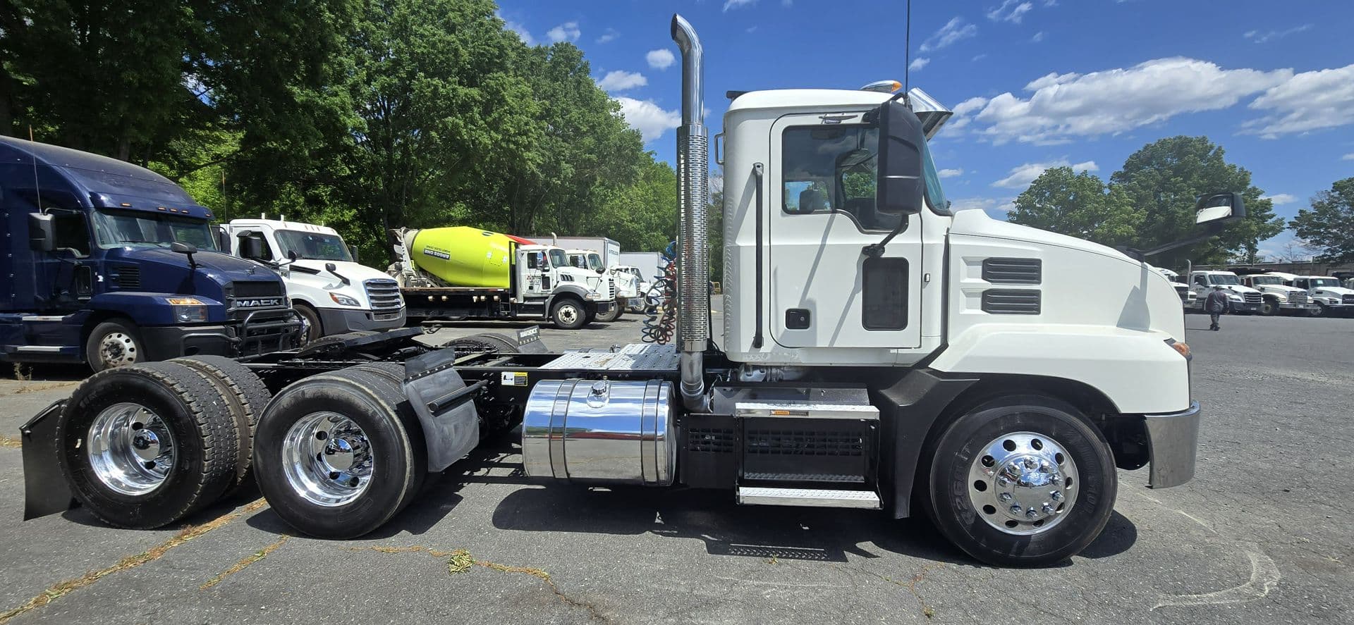 2020 Mack Anthem — photo 3