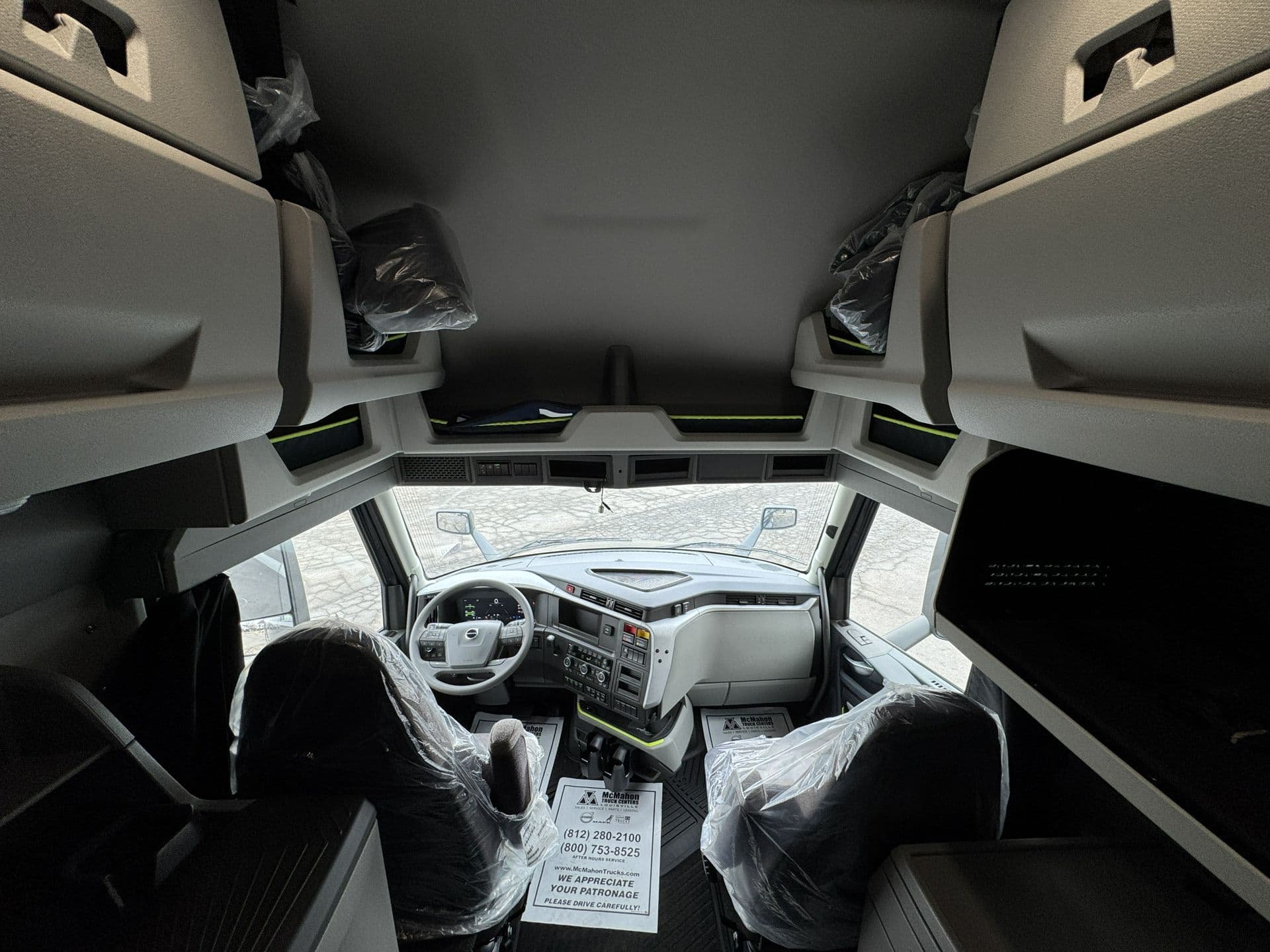 2027 Volvo VNL 860 — photo 15