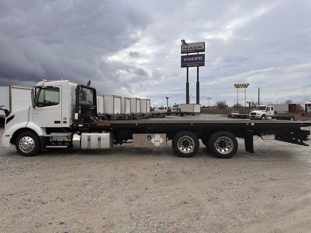 2018 Volvo VNR 640 — photo 9