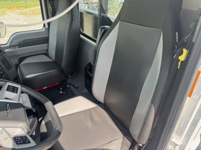2020 Mack Granite — photo 16
