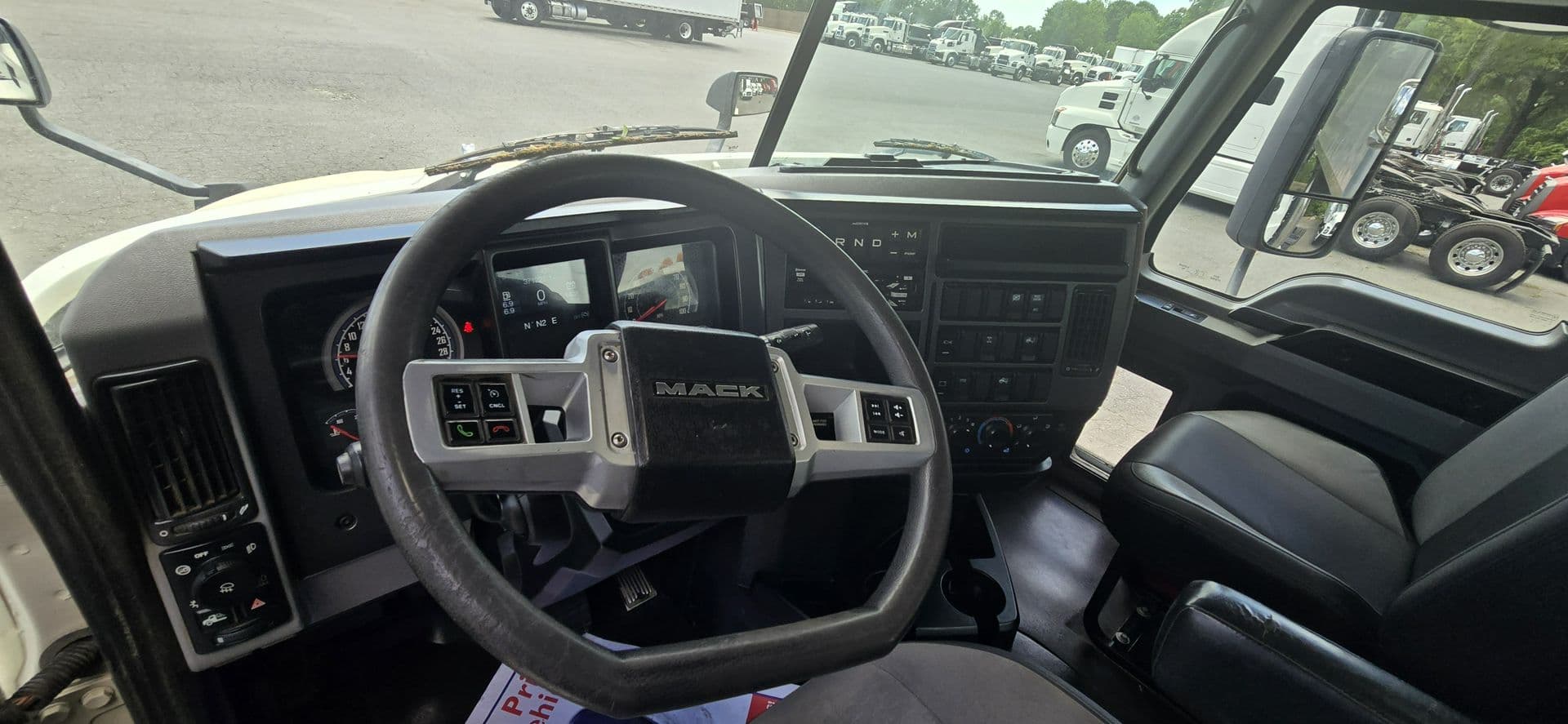 2020 Mack Anthem — photo 17