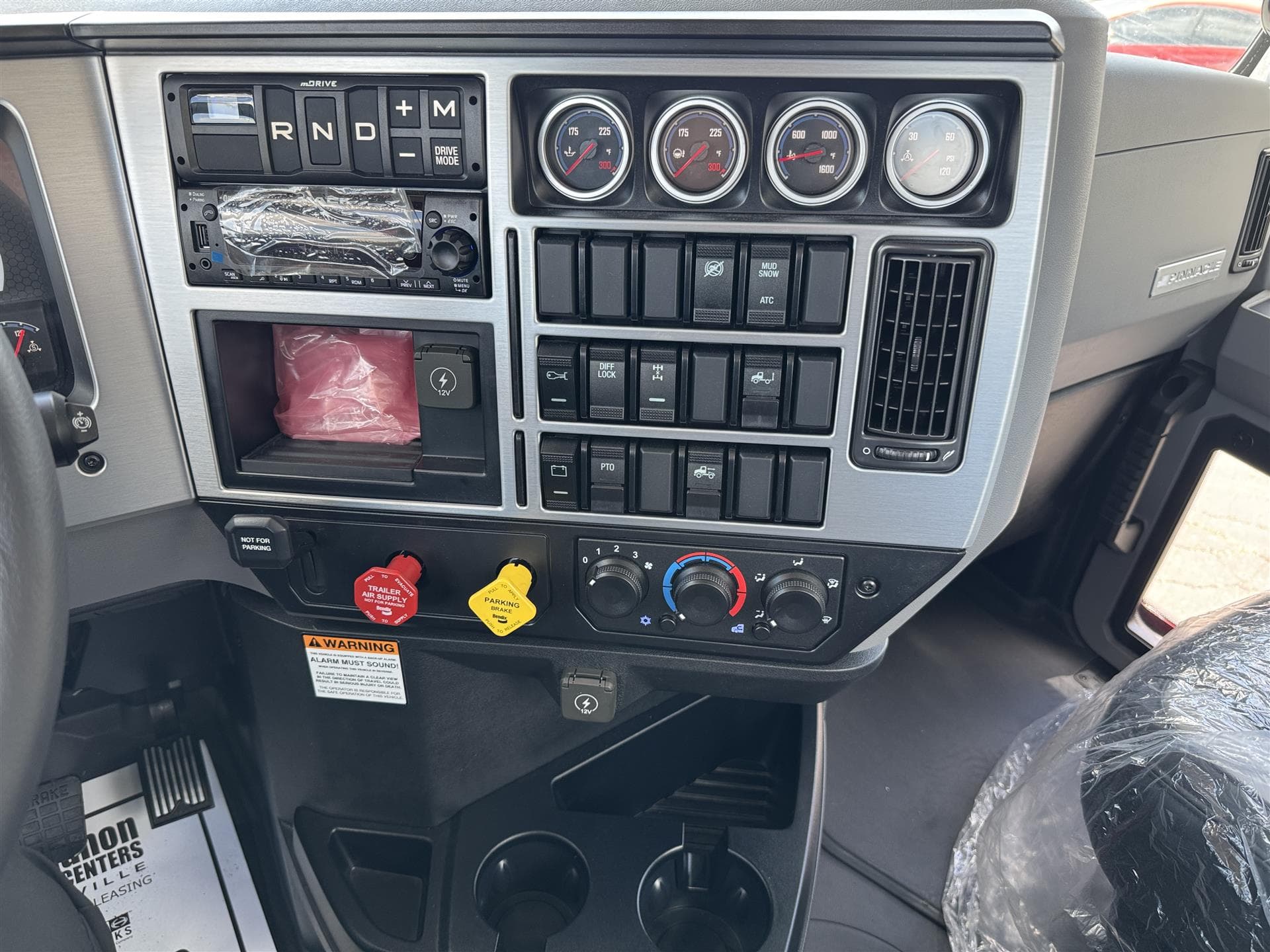 2026 Mack Pinnacle — photo 10