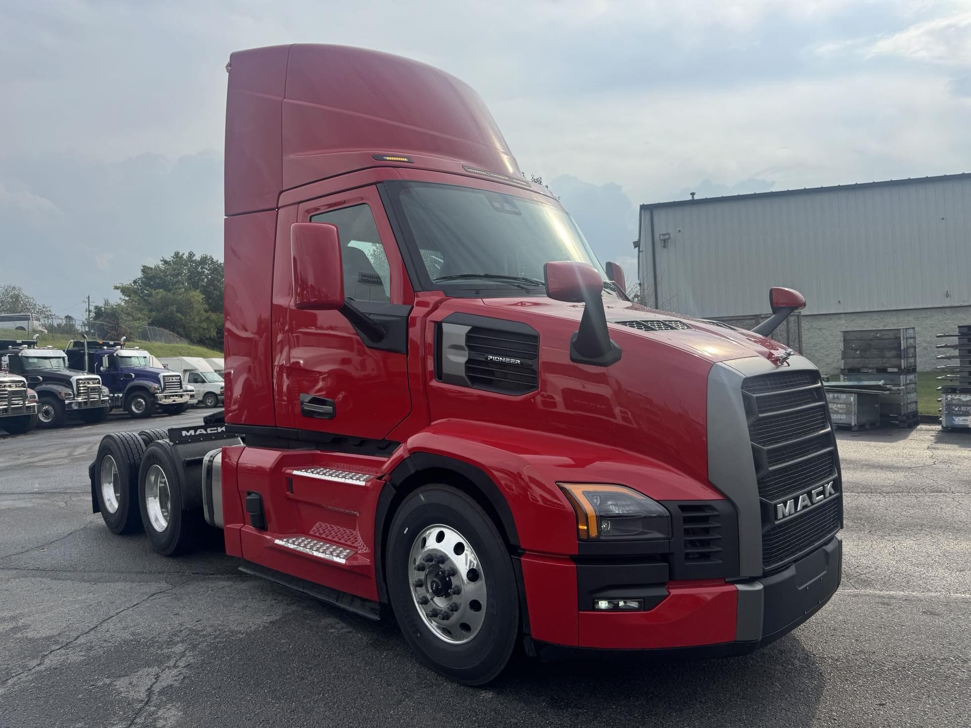 2026 Mack Pioneer — photo 3