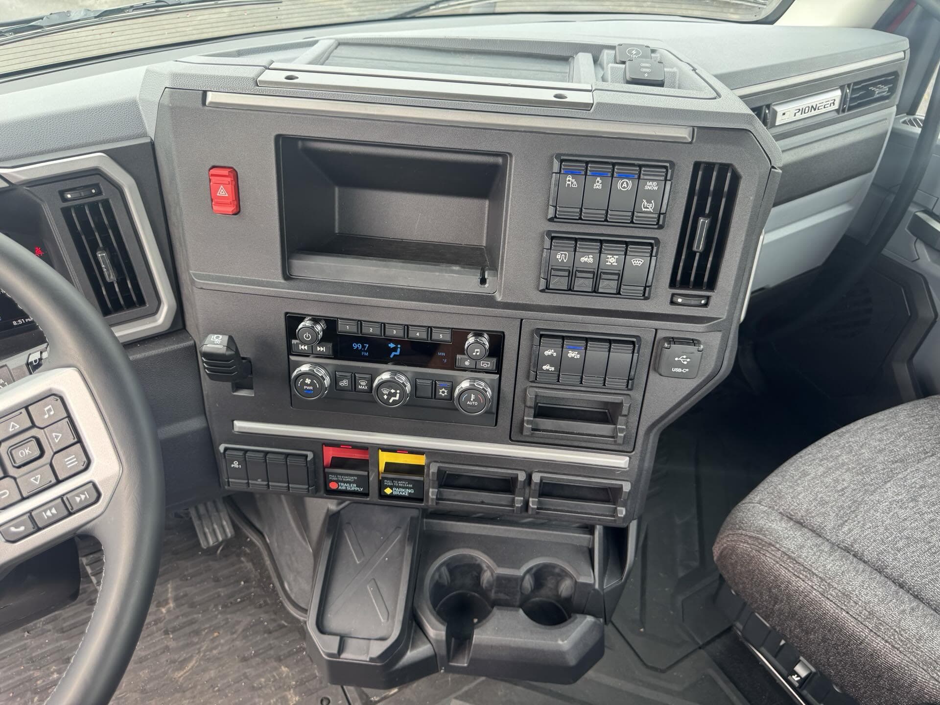 2026 Mack Pioneer — photo 12