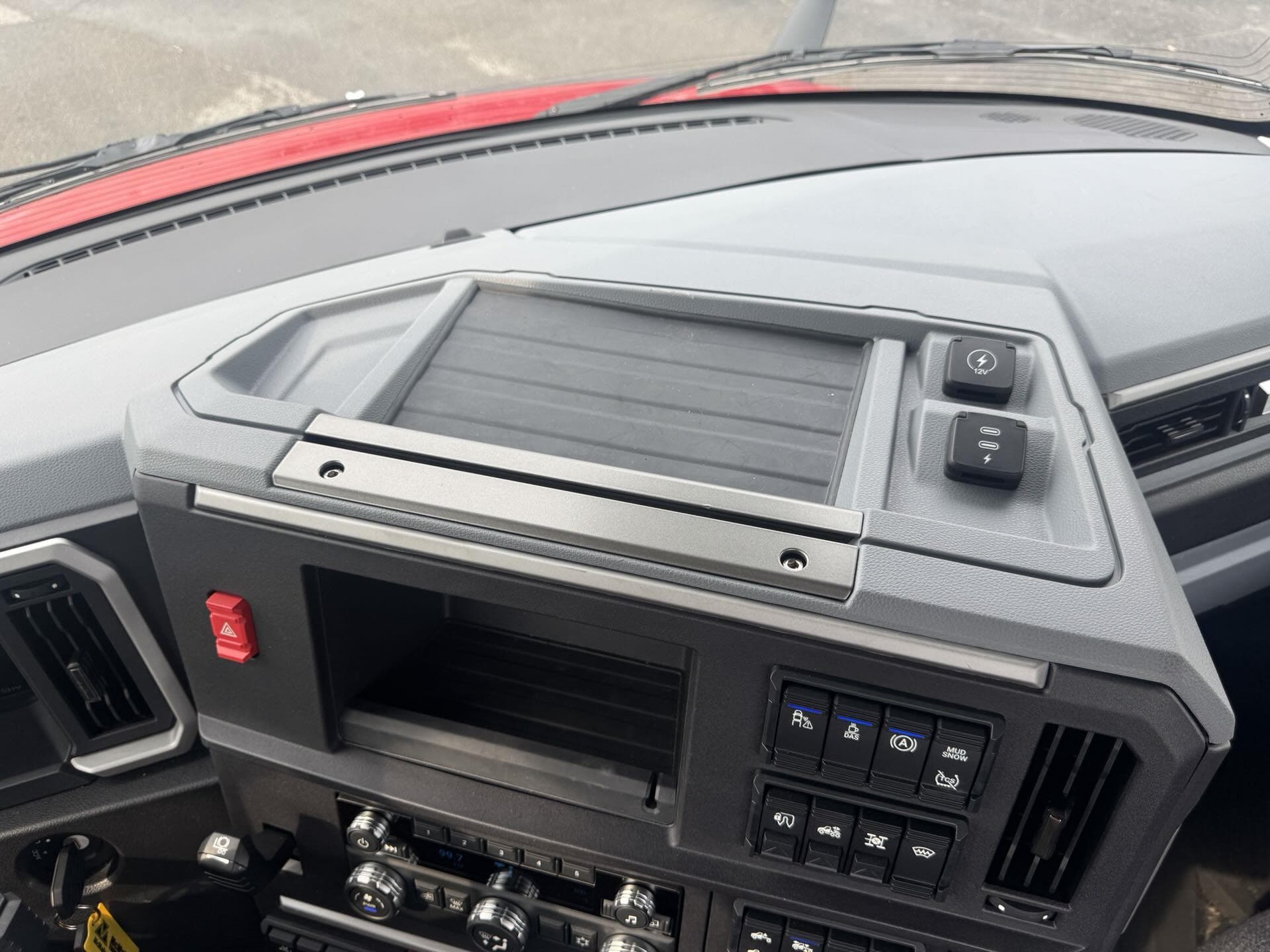 2026 Mack Pioneer — photo 14