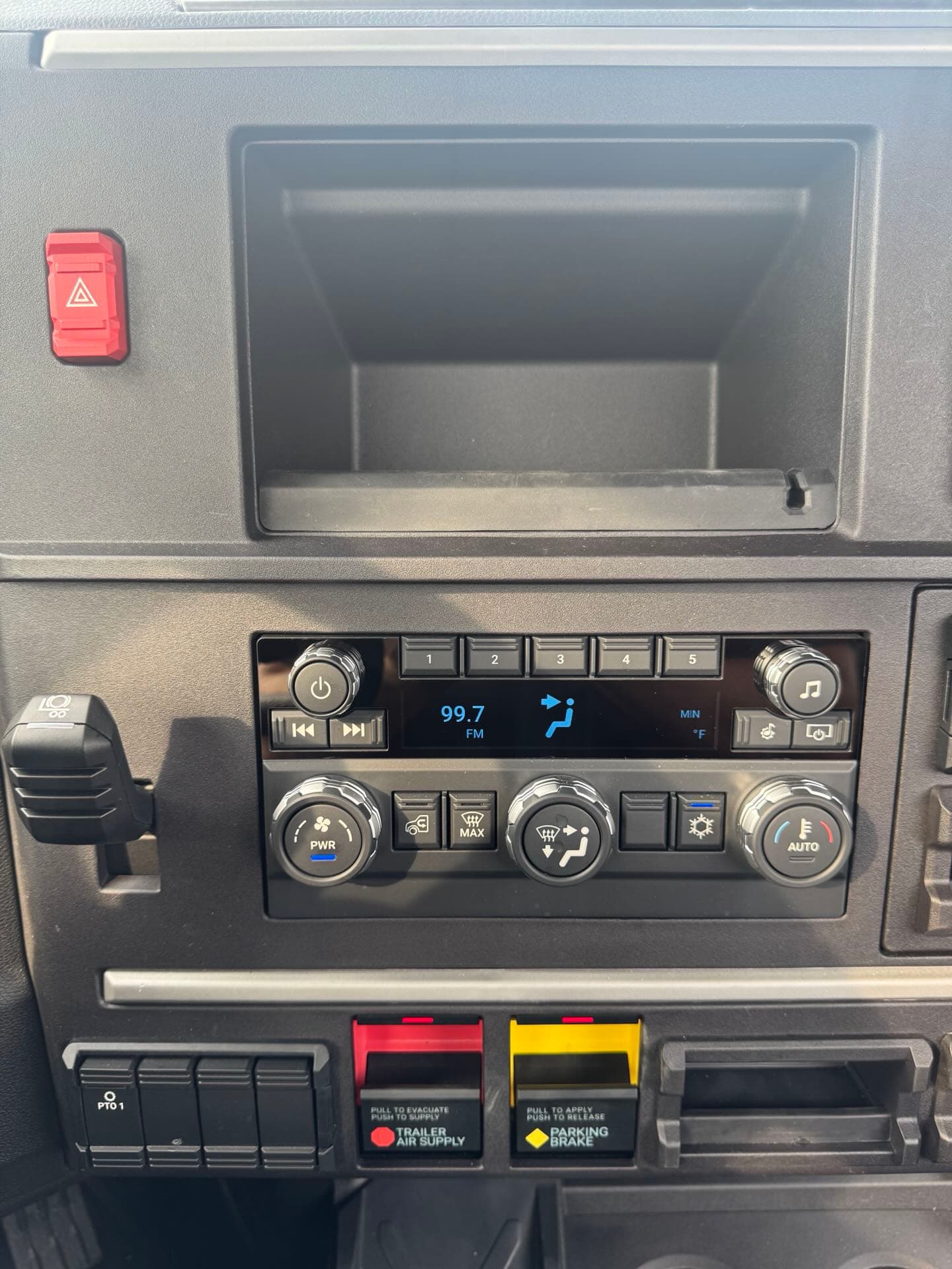 2026 Mack Pioneer — photo 15