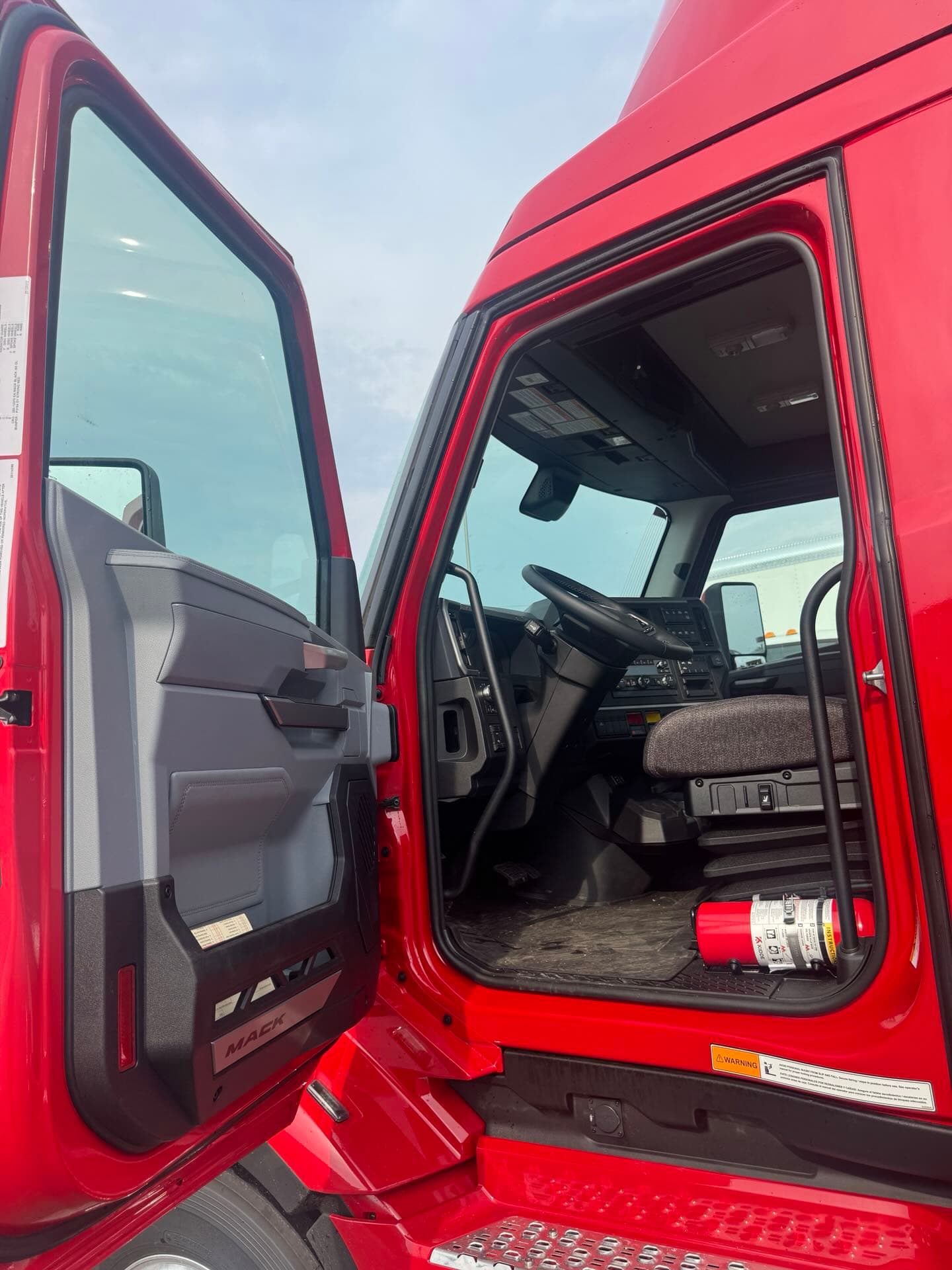 2026 Mack Pioneer — photo 9