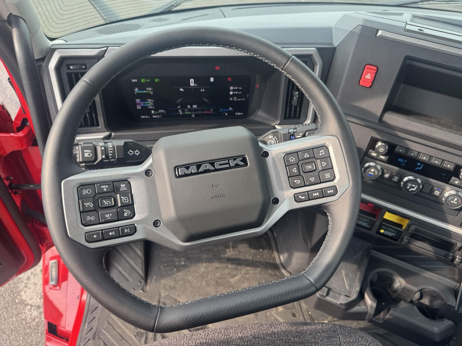 2026 Mack Pioneer — photo 11