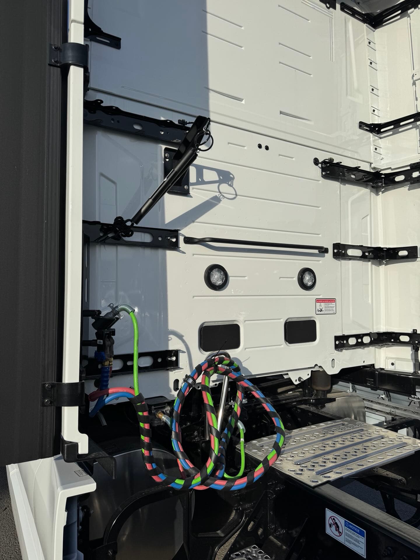 2026 Mack Pioneer — photo 8