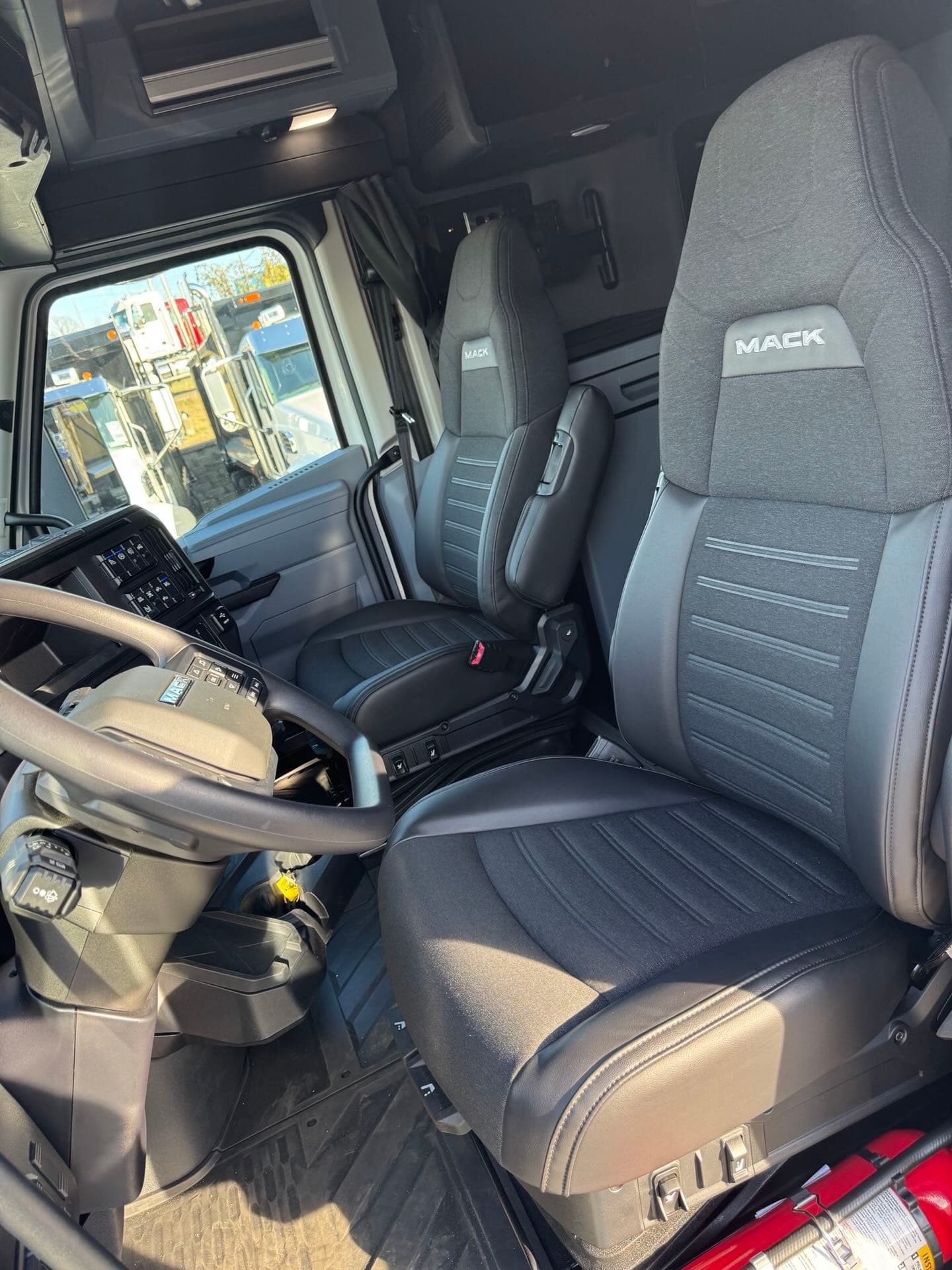 2026 Mack Pioneer — photo 6