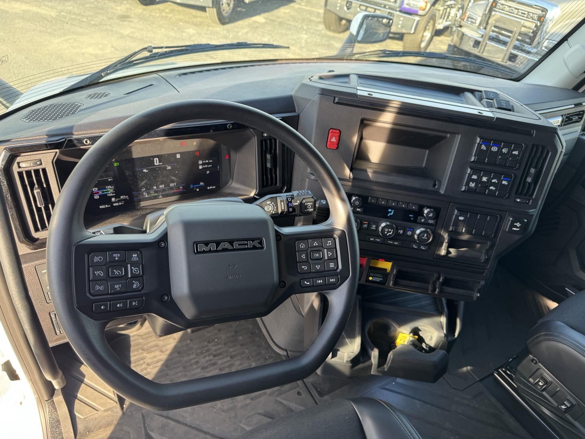 2026 Mack Pioneer — photo 7