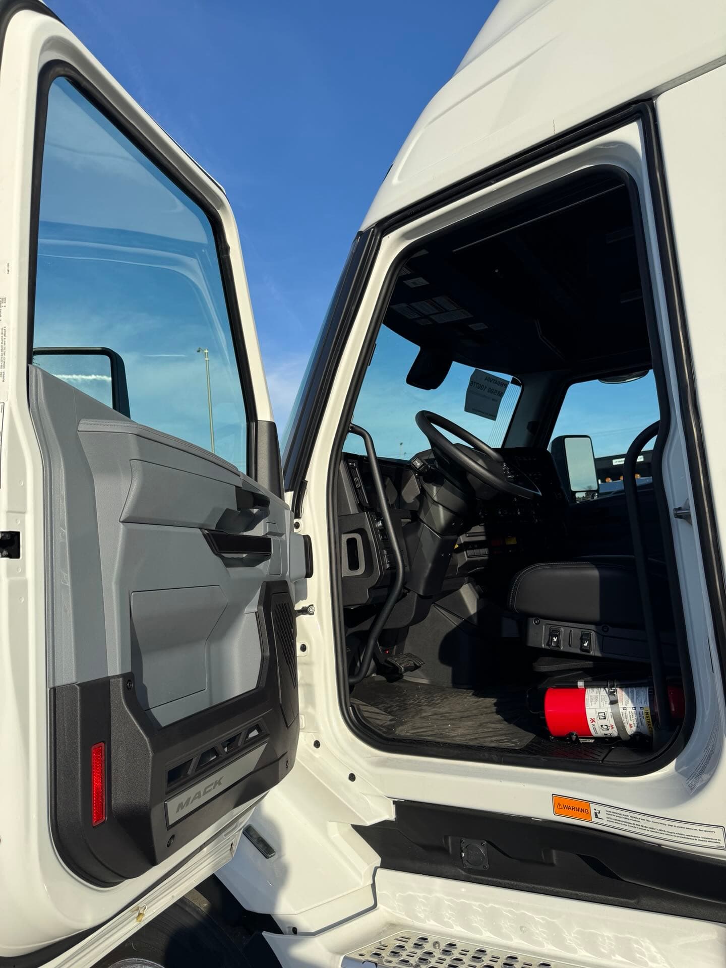 2026 Mack Pioneer — photo 13