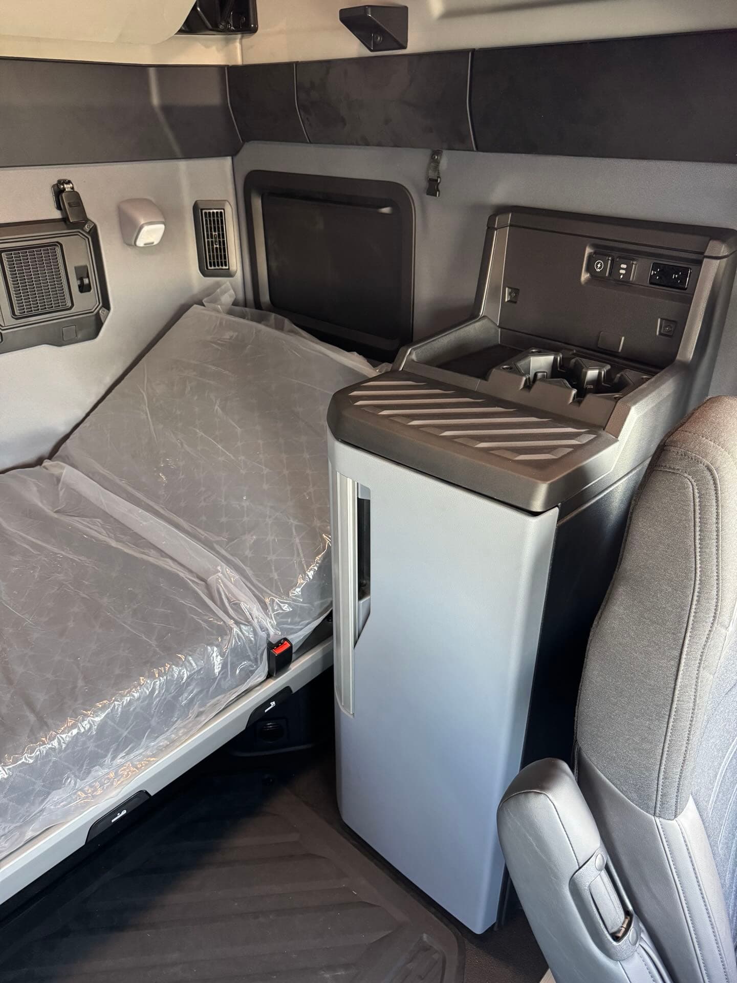 2026 Mack Pioneer — photo 15