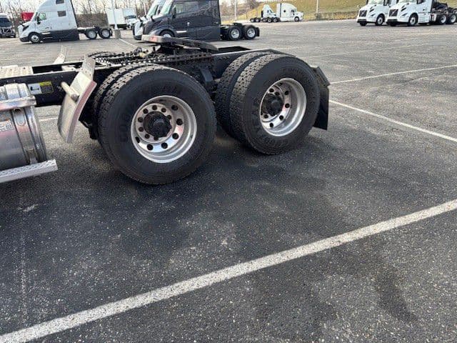 2022 Mack Anthem — photo 14