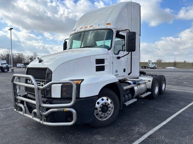 2022 Mack Anthem — photo 16