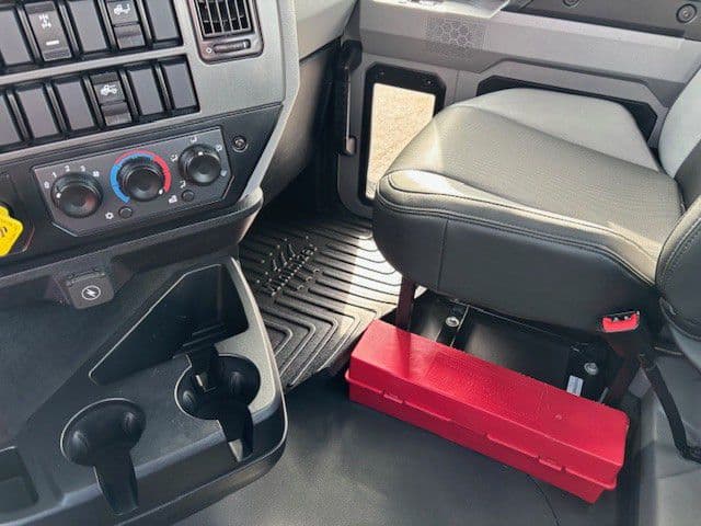 2022 Mack Anthem — photo 11