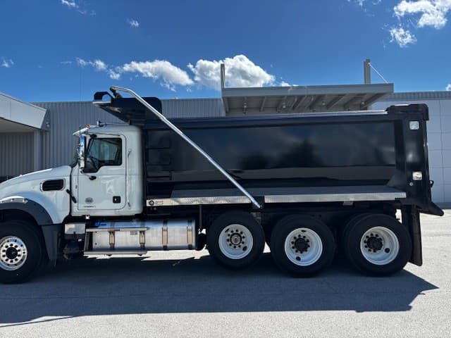 2025 Mack Granite — photo 2