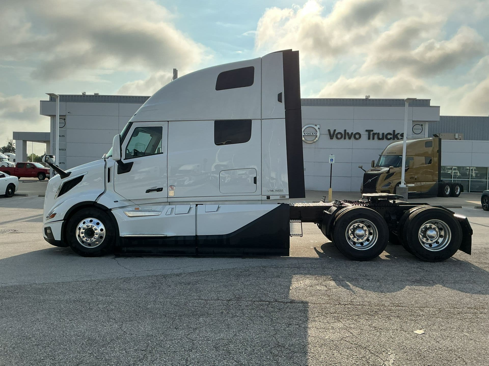2026 Volvo VNL 860 — photo 8
