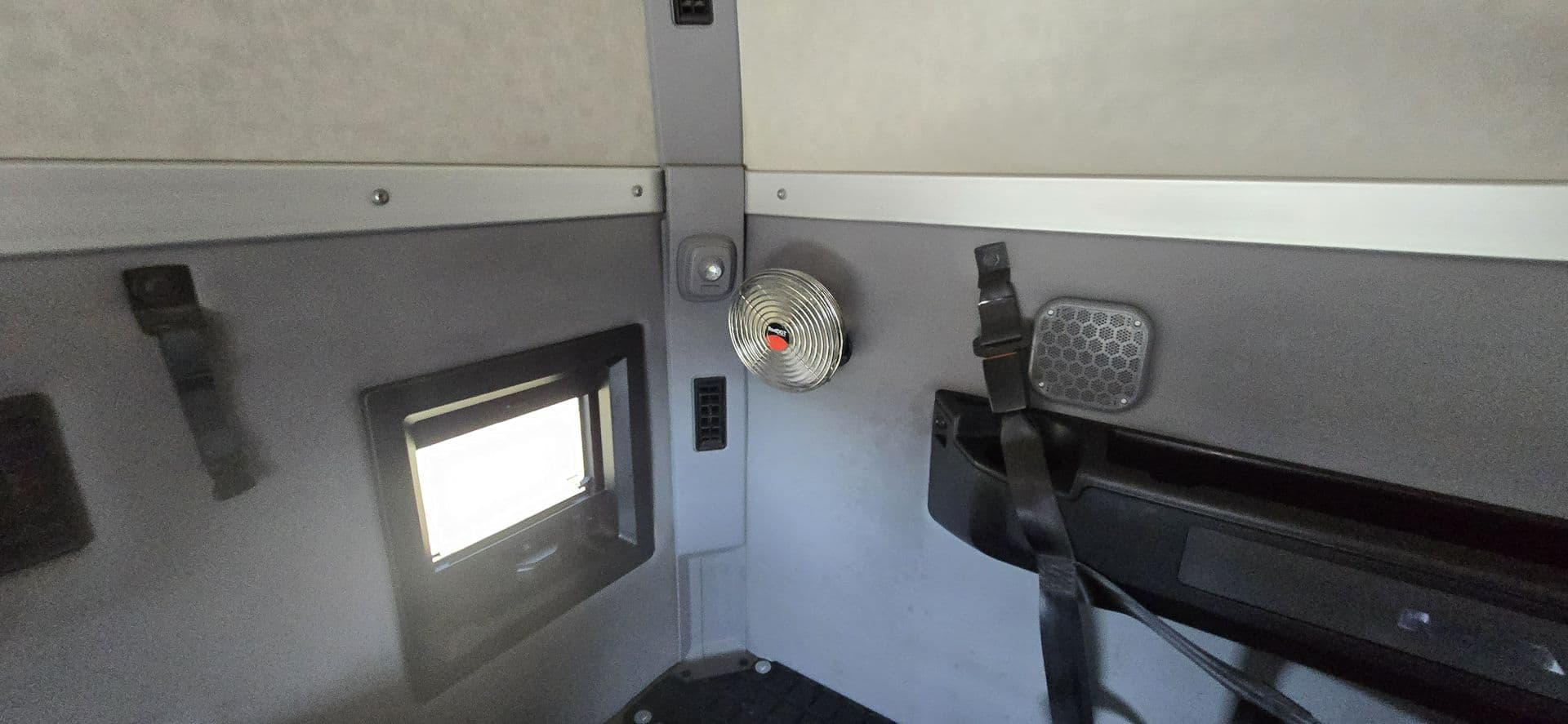 2020 Mack Anthem — photo 41