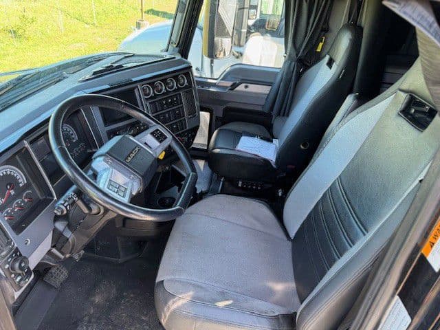 2020 Mack Anthem — photo 3