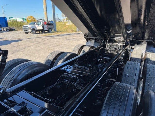 2025 Mack Granite — photo 13