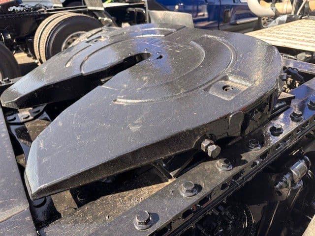 2024 Mack Pinnacle — photo 18