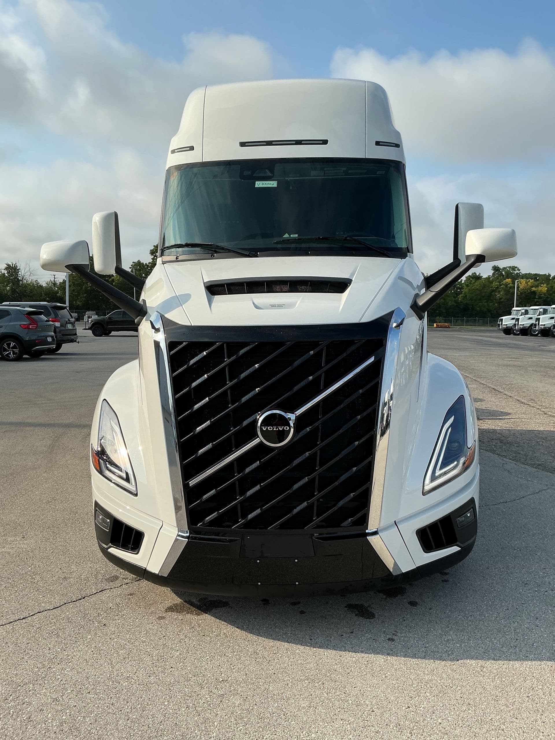 2026 Volvo VNL 860 — photo 2