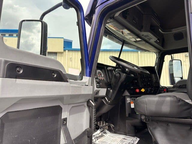 2024 Mack Pinnacle — photo 9