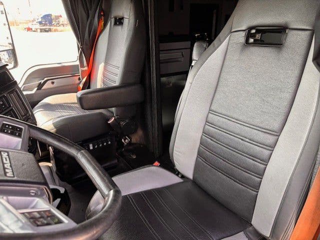 2019 Mack Anthem — photo 10