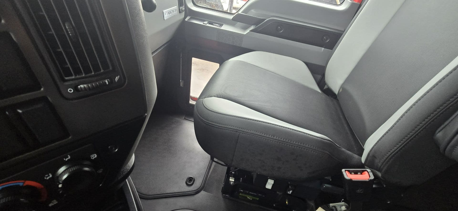 2023 Mack Anthem — photo 41