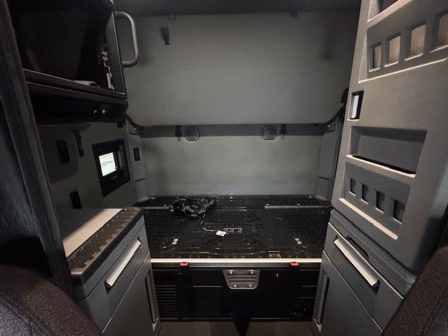 2020 Mack Anthem — photo 16