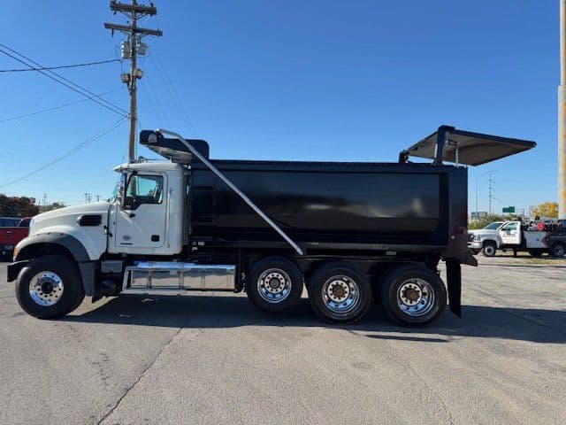 2025 Mack Granite — photo 9