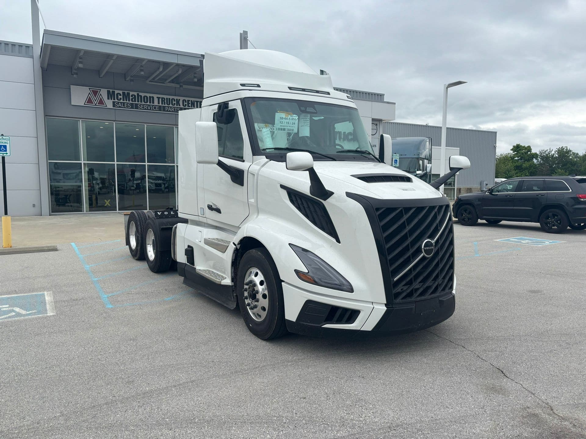 2025 Volvo VNL 300 — photo 10