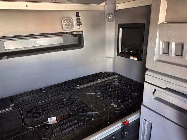 2024 Mack Pinnacle — photo 12