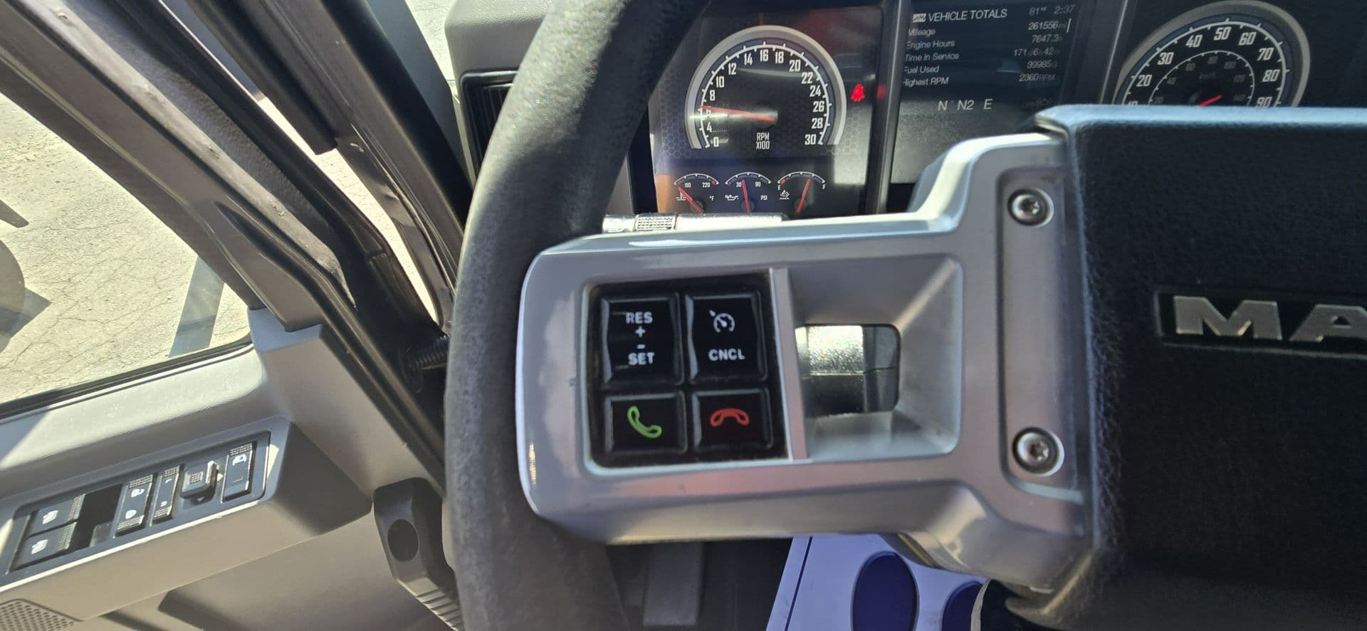 2020 Mack Anthem — photo 43