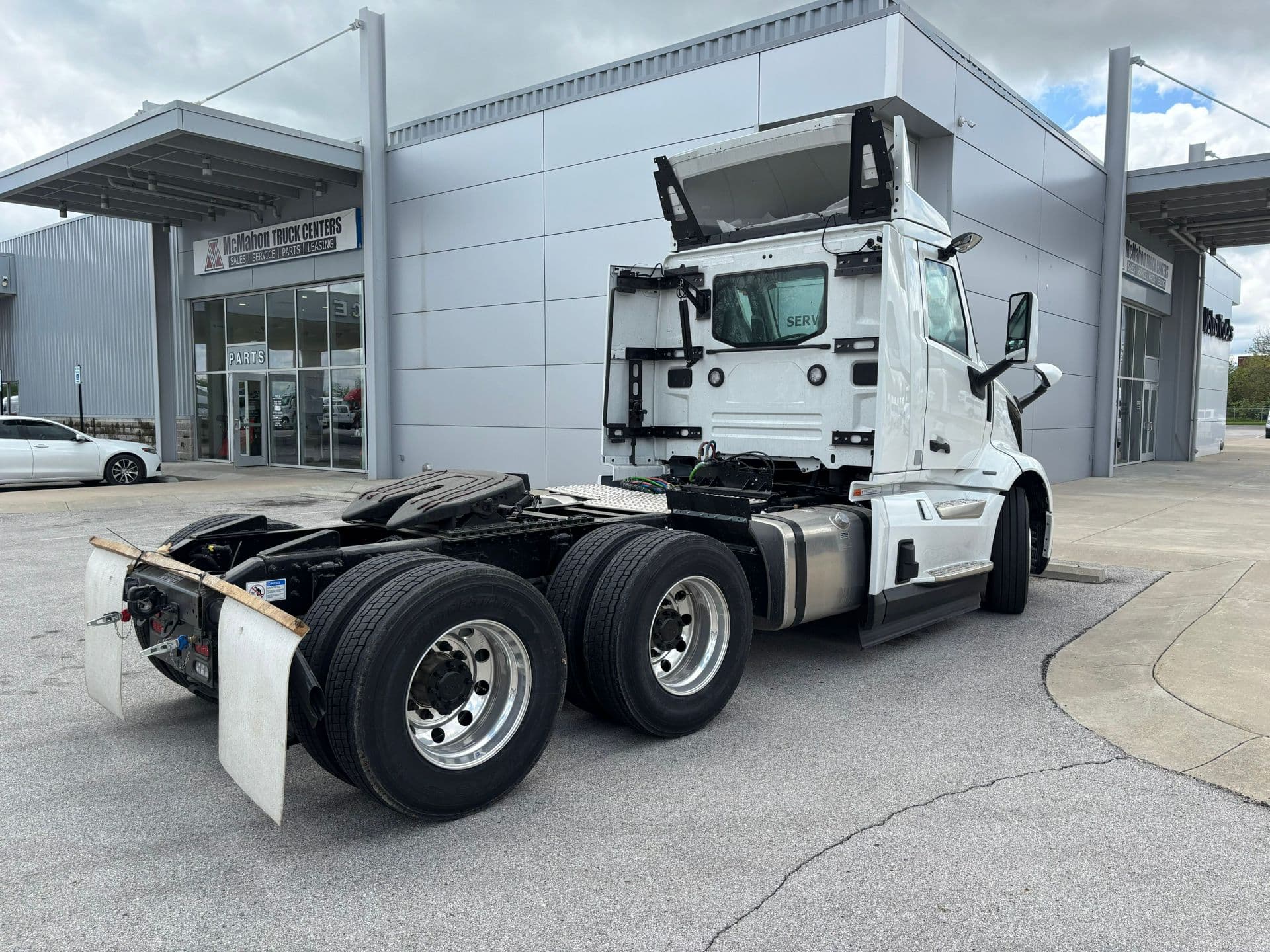 2025 Volvo VNL 300 — photo 7