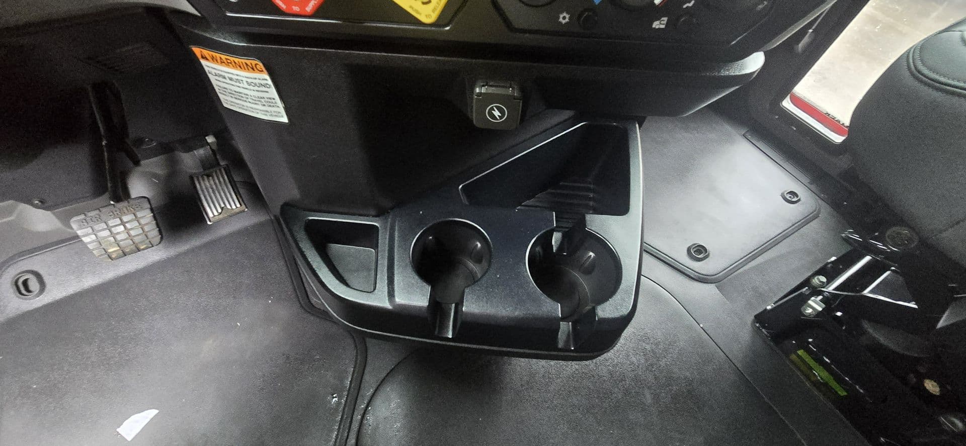 2023 Mack Anthem — photo 36