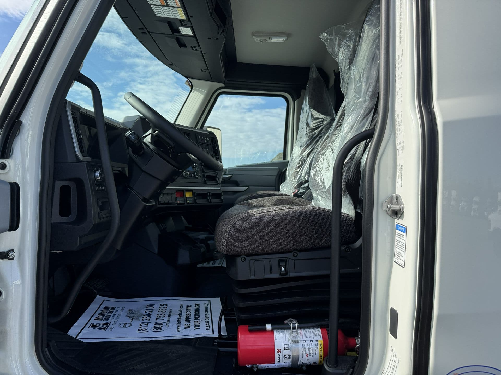 2027 Mack Anthem — photo 7