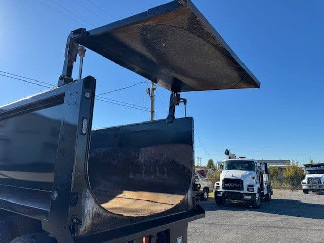 2025 Mack Granite — photo 10