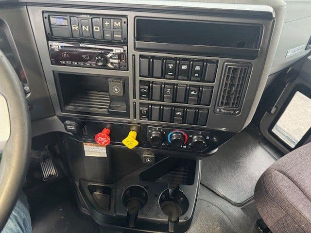 2020 Mack Anthem — photo 14