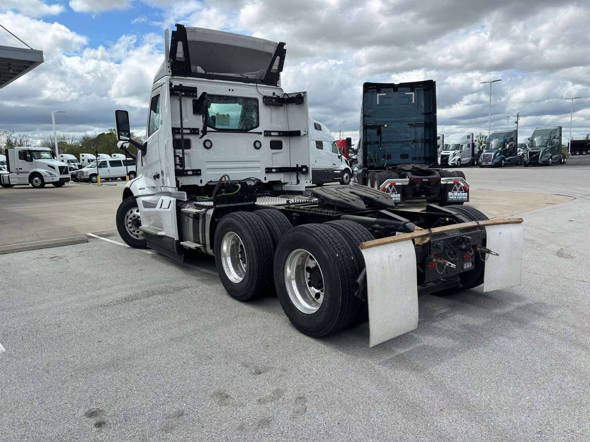2025 Volvo VNL 300 — photo 5
