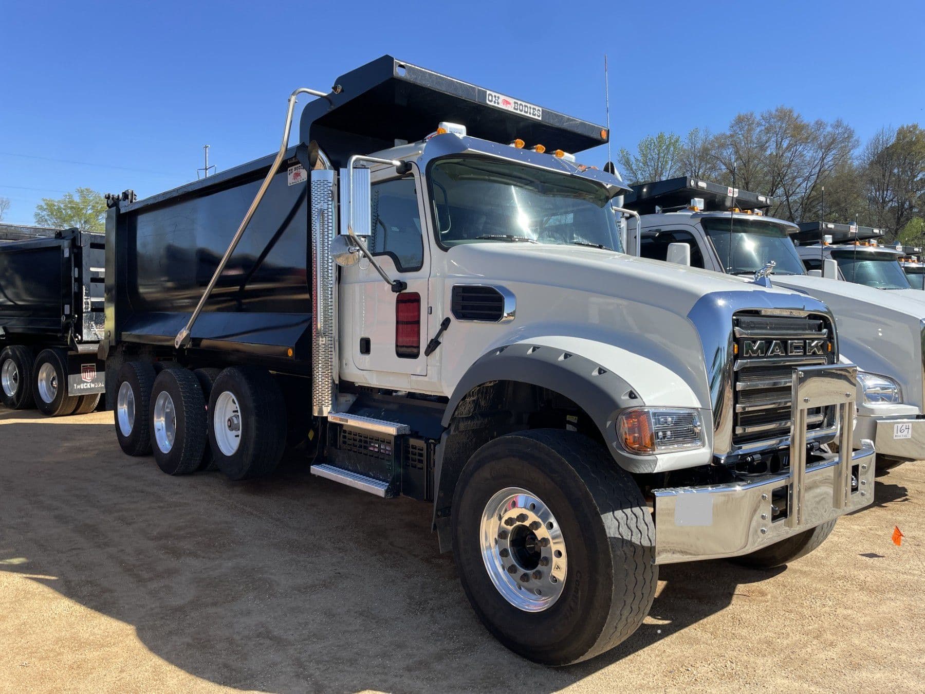 2024 Mack Granite — photo 2